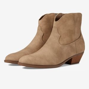 Indigo Rd. Faux Suede Booties NWOT